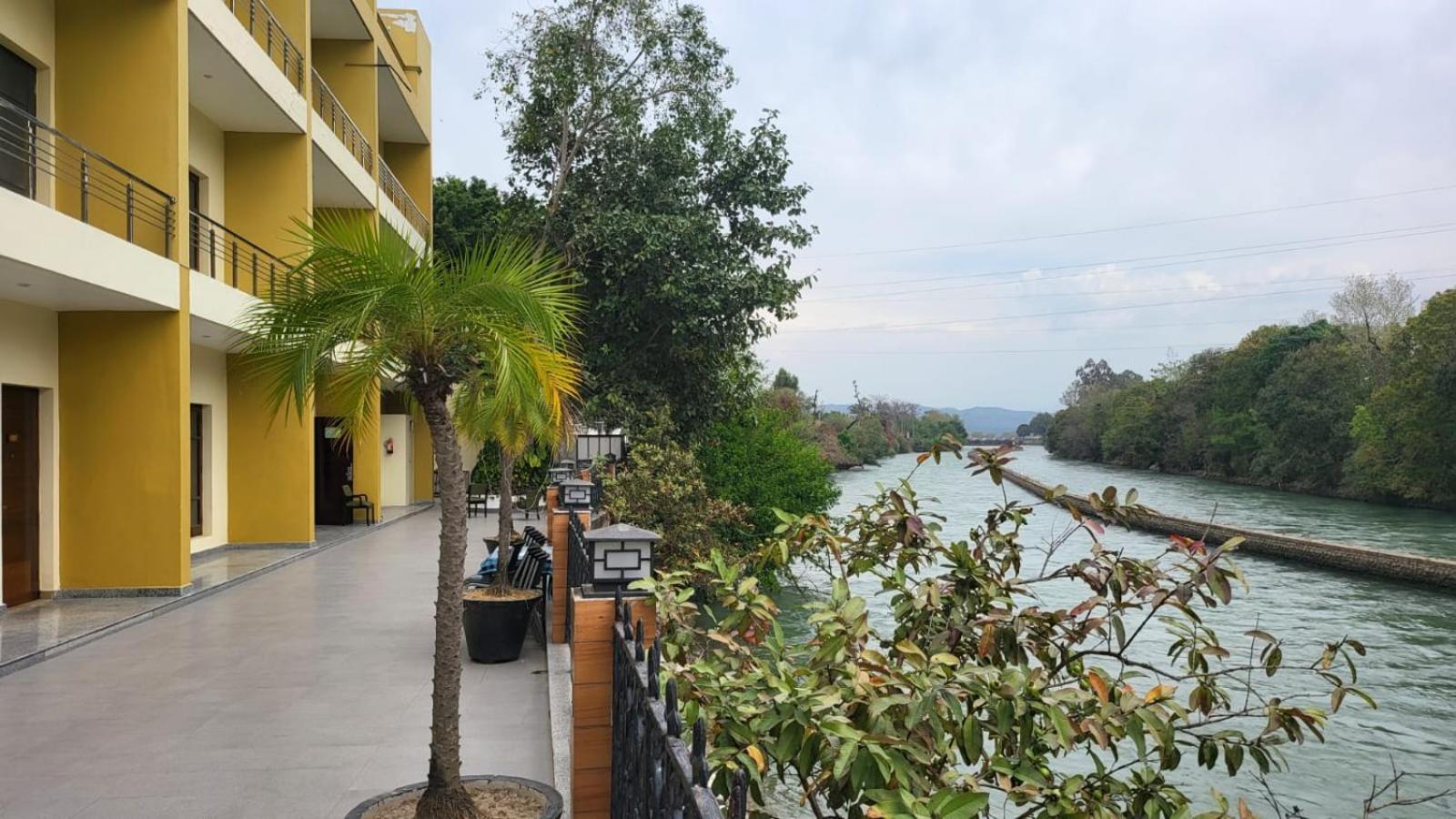 Comfort Inn Coral River Resort Pathānkot Exterior foto